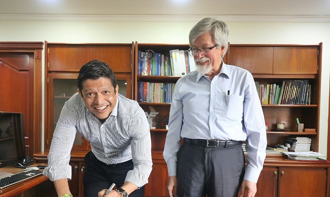 la Academia Colombiana de Ciencias Exactas, Físicas y Naturales, entregará al Doctor Pablo Vera Salazar, Rector de la Universidad del Magdalena.