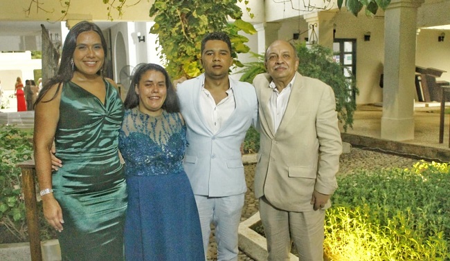 Claudia Gómez, Paola Gómez, Rafael García y Alfonso Meza.