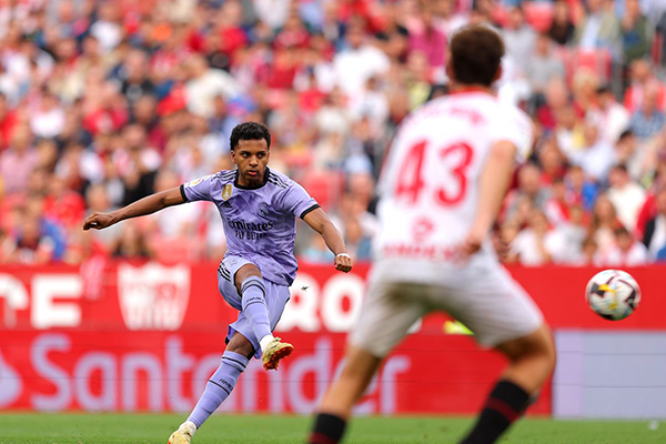 Solo un día de trabajo antes de visitar al Sevilla en LaLiga EA Sports, una circunstancia que, según pudo saberse genera malestar en el club blanco por lo apretado del calendario.