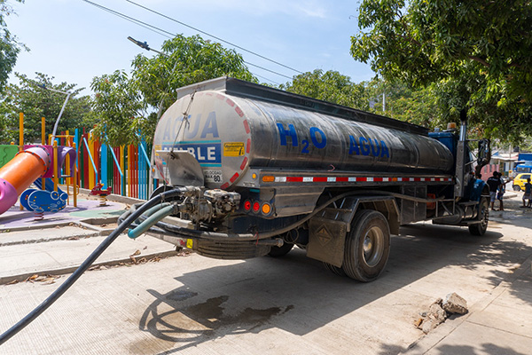En esta jornada se entregaron alrededor de dos millones de litros de agua a la comunidad samaria. 