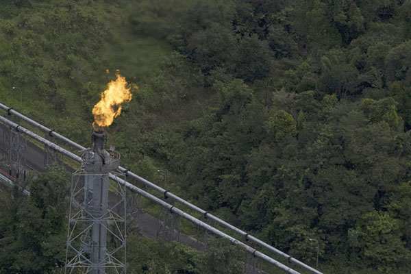 Impulsar la transición energética implica diversificar la economía y apoyar a las comunidades dependientes de los combustibles fósiles./Foto: EFE/ Isaac Fontana
