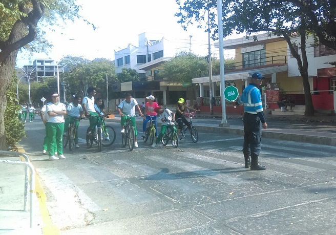 Ciclovía en la avenida del Libertador con carrera 19