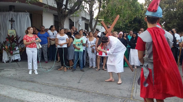 Vía Crucis parroquia San José, Santa Marta. Foto: EL INFORMADOR