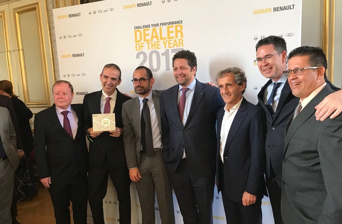 Enrique Vives, Jorge Ospina, gerentes concesionario; Thievy Kostas, Director Renault Internacional; Mathew Tenenbaum, director Renault Sofasa; Alain Prost, 4 veces campeón del mundo F1; Gerald Porcario, director comercial Renault Sofasa; Albert García, Gerente Comercial y Postventa Tayrona Automotriz Group.