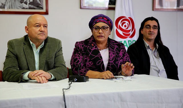 Miembros de Farc: Carlos Antonio Lozada (i), Catalina Sandino (c) y Jairo Quintero (d)