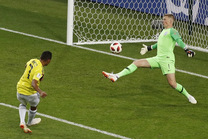 Definición de Carlos Bacca que terminó en gol anulado