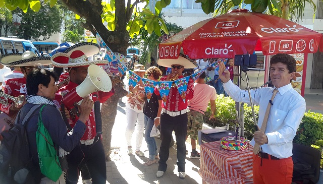 Miguel Martínez serenateó en la Fiscalía al exalcalde y al actual alcalde de Santa Marta 