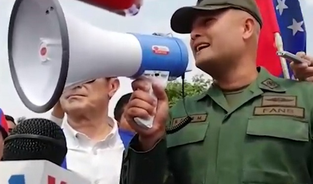 Hugo Parra, mayor del Ejército venezolano, deserta y reconoce a Guaidó como Presidente