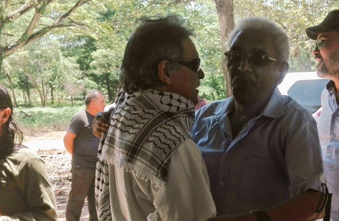 Fotos tomadas del twitter de @FARC_Guajira