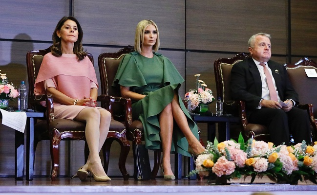 La vicepresidenta de Colombia, Marta Lucia Ramirez; la hija y consejera del presidente de los Estados Unidos Donald Trump, Ivanka Trump; el vicesecretario de Estado de los Estados Unidos, John J. Sullivan