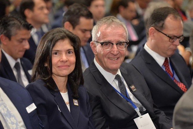 María Del Pilar Noriega en la entrega del informe central de la MIsión de Sabios
