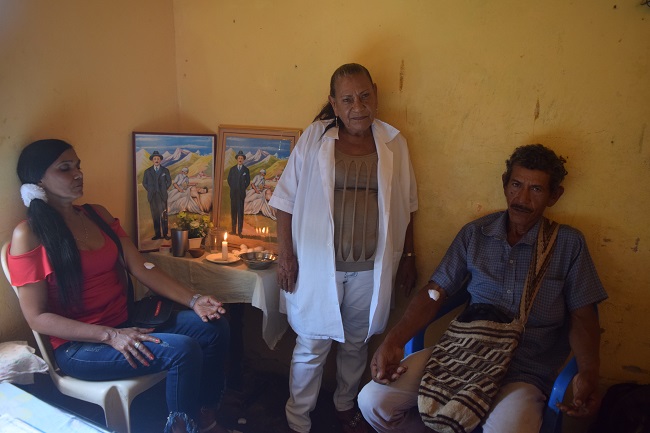 Juana De Ávila, médium de José Gregorio Hernández, recibe pacientes en su consultorio en El Copey y en Orihueca, donde se realizan cirugías espirituales. Fotos: César Barrera Palomino
