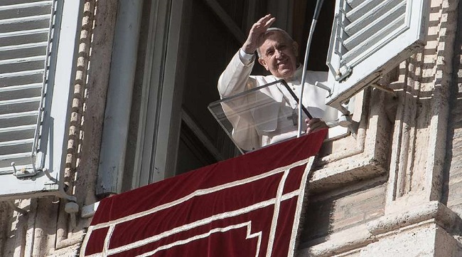 El Papa Francisco en el rezo del Ángelus. Foto: Vatican Media.
