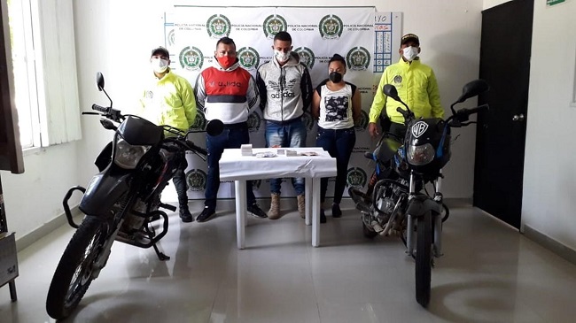 Breitner Arias Delgado, Raymond Herrera Mielesy Yujeidy Ortiz Herrera, cobradiarios capturados por la Policía del Magdalena.