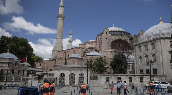 Vista de Santa Sofía desde la plaza de Sultanahmet. EFE
