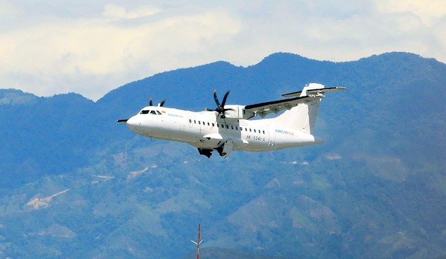 Foto de la aeronave que realiza el vuelo piloto de la aerolínea Easyfly con la ruta Bucaramanga-Cúcuta-Bucaramanga, este martes en Cúcuta (Colombia). EFE