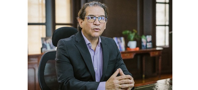 Rodolfo Zea Navarro, ministro de Agricultura.