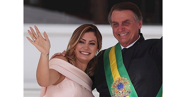 Jair Bolsonaro, junto a su esposa Michelle de Paula Firmo 