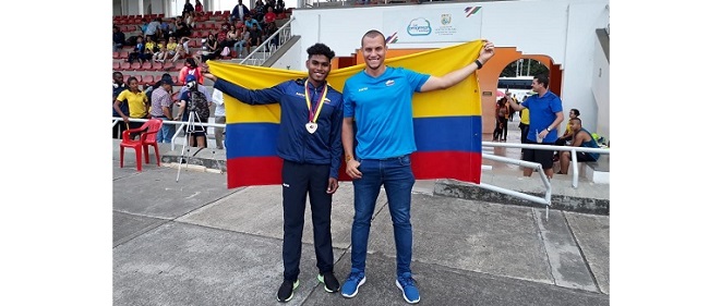 Arnovis Dalmero con su entrenador Martín Suárez.