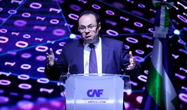 En la imagen, el presidente ejecutivo del CAF, Luis Carranza Ugarte. EFE