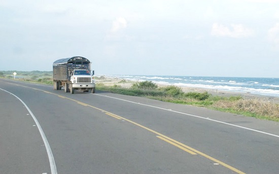 De acuerdo con la ministra, ocho kilómetros serán intervenidos en la vía Ciénaga - Barranquilla.