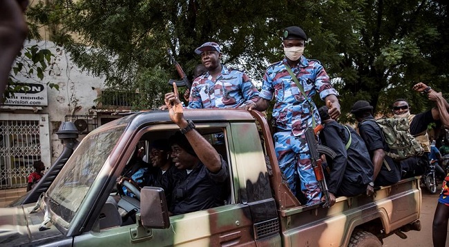 El presidente de Malí, Ibrahim Boubakar Keïta, dimitió 19 de agosto de 2020 tras ser apresado por militares en golpe de Estado el 18 de agosto de 2020. 