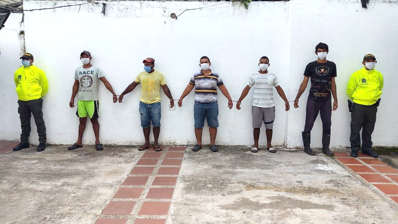 Edwin García Julio, Fabio Morrón Cantillo, Francisco Fuentes, Jairo Fabián Montero y Luis Alfredo Villarreal Fontalvo, detenidos por la Policía del Magdalena.