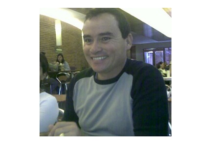 El cuerpo sin vida de la víctima quedó en plena va pública tras ser baleado por motorizados desconocidos.