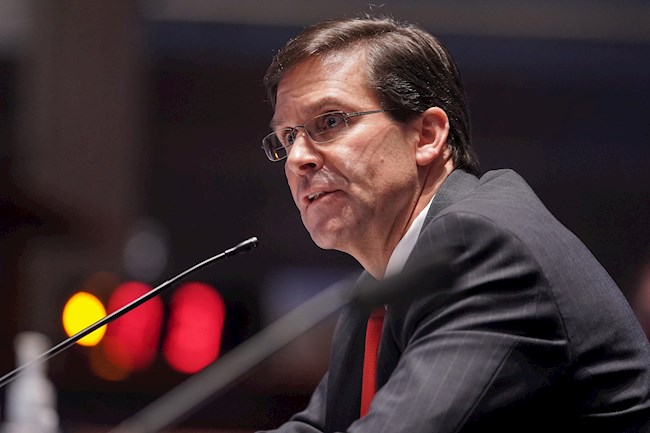Fotografía de archivo fechada el 9 de julio de 2020 que muestra al entonces secretario de Defensa estadounidense, Mark Esper. EFE