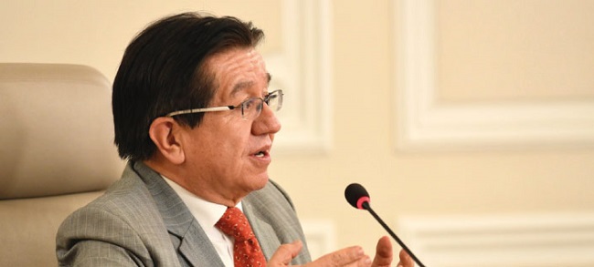 El ministro Fernando Ruiz explicó que no es posible cumplir el fallo que obliga pruebas PCR para viajeros, dado que afecta la estrategia para el manejo de la pandemia.