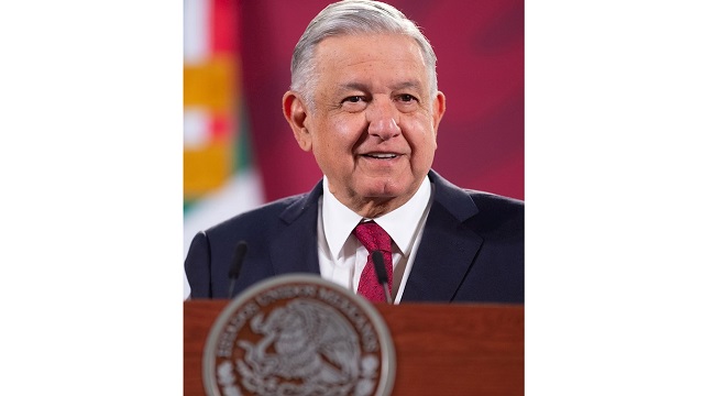 Fotografía cedida por la presidencia de México, del mandatario mexicano, Andrés Manuel López Obrador, durante una rueda de prensa matutina en el Palacio Nacional de Ciudad de México.