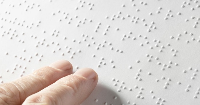 El alfabeto fue inventado por Louis Braille en Francia.