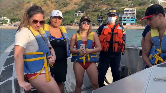 Jóvenes rescatados por la Armada Nacional en Santa Marta.