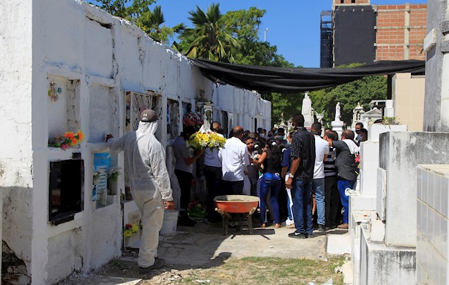Con los muertos de hoy, el registro más bajo desde los 239 informados el 5 de enero, el país acumula 54.272 decesos por covid-19.EFE