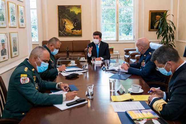 Diego Molano se reunió con los comandantes de las Fuerzas Militares, Ejército, Fuerza Aérea y  Armada, así como con el Director de la Policía para proponer plan de trabajo para la defensa y seguridad de los colombianos.