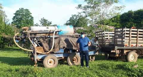 El alcalde del municipio de Pijiño del Carmen, Carlos Machado Arquez verificando el avance de las obras.