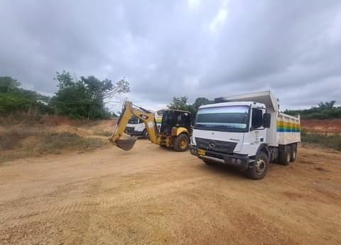 Avanzan a buen ritmo las obras en vías, alcantarillado y agua potable para Pijiño del Carmen y sus corregimientos.