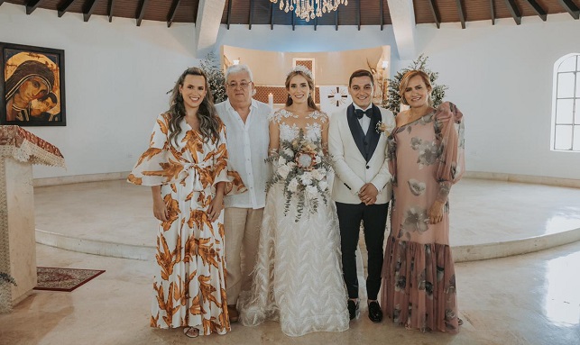 Los padres de la novia Edgar Otero, María Alegrina Beracasa y su hermana Tatiana Otero. 