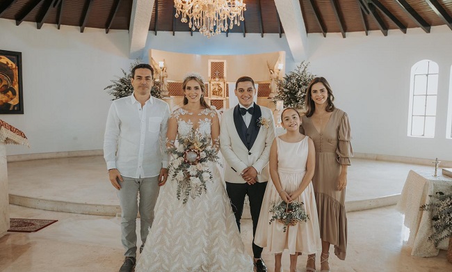 Los nuevos esposos también estuvieron acompañados del Alcalde de Montería Carlos Ordosgoitia, la Gestora social Antonella Vega y Antonia Ordosgoitia Vega.