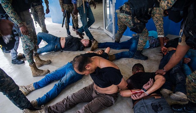 Según los últimos datos de la Policía, 44 personas están detenidas, entre ellas 12 miembros de esa institución, así como 18 colombianos.