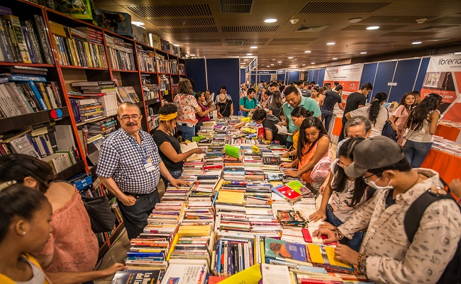 Consolidándose como un espacio de convivencia alrededor de distintas expresiones artísticas y prácticas culturales que visibilizan la vida del libro y sus recientes mutaciones desde el escenario virtual. Este 2021, en el marco de la red de editoriales, se ha visualizado el eje del Territorio.