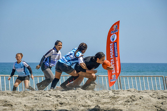 Dentro de las actividades deportivas que tiene la Alcaldía de Santa Marta, a través del Inred, se encuentran los cuadrangulares infantil y juvenil de fútbol playa. Así mismo una exhibición de fútbol femenino.