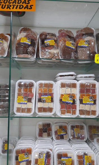 Con más de tres décadas de existencia, la dulcería Ricuras de mi Costa también ha potencializado su clientela en importantes hoteles de la ciudad, en los San Andresitos y en el Aeropuerto Internacional Simón Bolívar. 