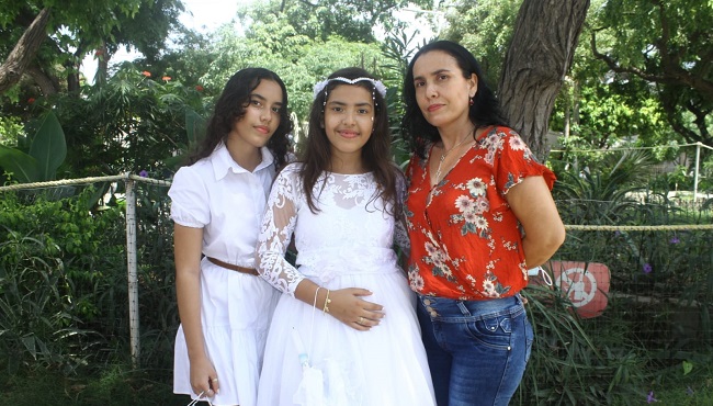 Keysi Campo Sánchez estuvo acompañada de su mamá Maida Sánchez y su hermana Tifany Campo.