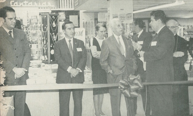 José Benito Vives De Andréis en la inauguración del almacén Ley, en aquella época. 