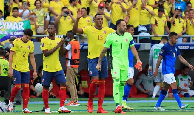 El portero colombiano David Ospina fue elegido como el jugador del partido tras ahogar el grito de gol de los  brasileros en varias oportunidades.