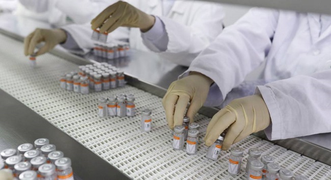 El convenio para la producción de vacunas fue suscrito por el Ministro de Salud, Fernando Ruiz, y el CEO de Inovio Pharmaceuticals, Joseph Kim.