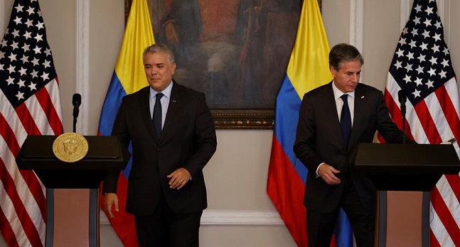 El secretario de Estado de Estados Unidos, Antony Blinken, quien aparece en la gráfica con el Presidente Iván Duque arribó a Colombia para tratar, asuntos como la migración, el desarrollo económico, el Cambio Climático, la seguridad y democracia en la región.