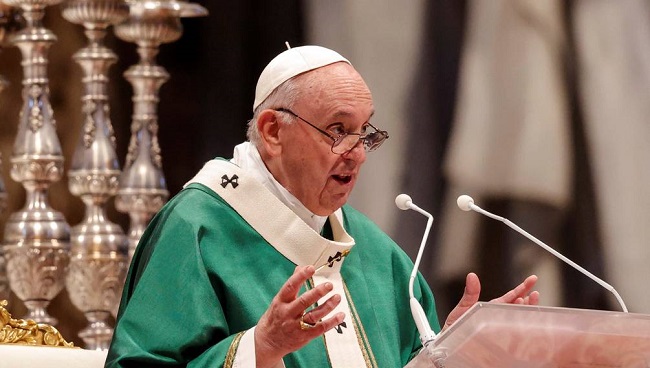El argentino Jorge Mario Bergoglio sostuvo que de las crisis "no se sale solo" y alentó una respuesta de carácter "universal".