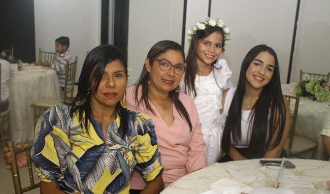 Claudia Henríquez, Xiomara Henríquez, María Paz y Adriana Revollo. 
